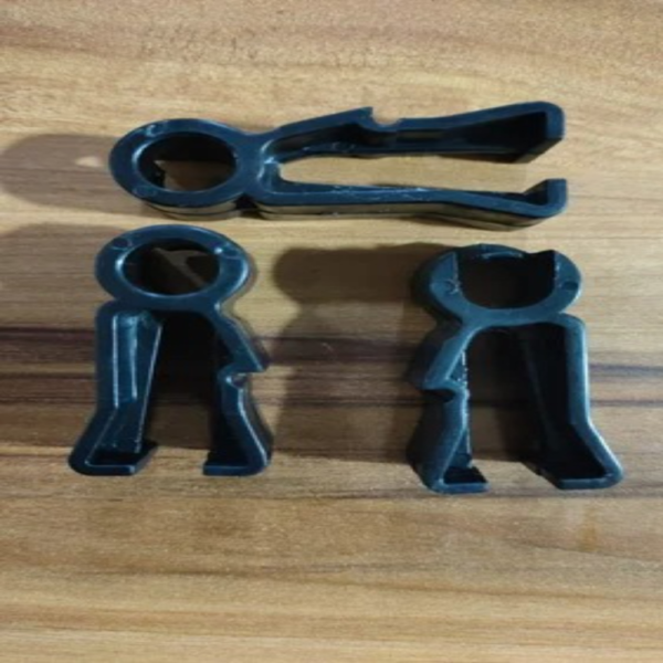 R Type Clip Snap Black